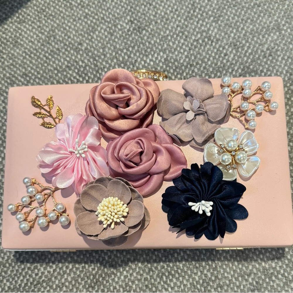 Evening clutch with strap